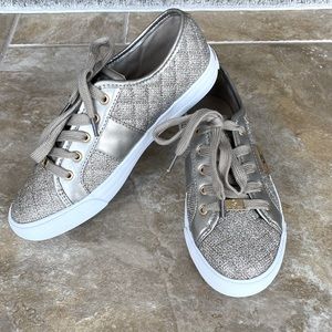 🌟🌟NWT G by Guess Los Angeles Backer Sneaker🌟🌟
